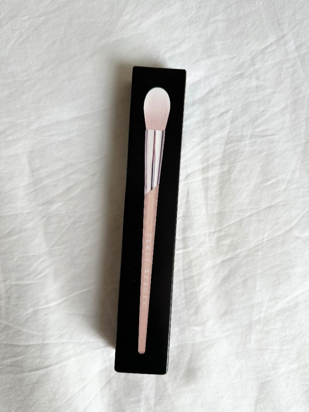 🆕 Fenty Beauty 135 Precision Highlighter Brush